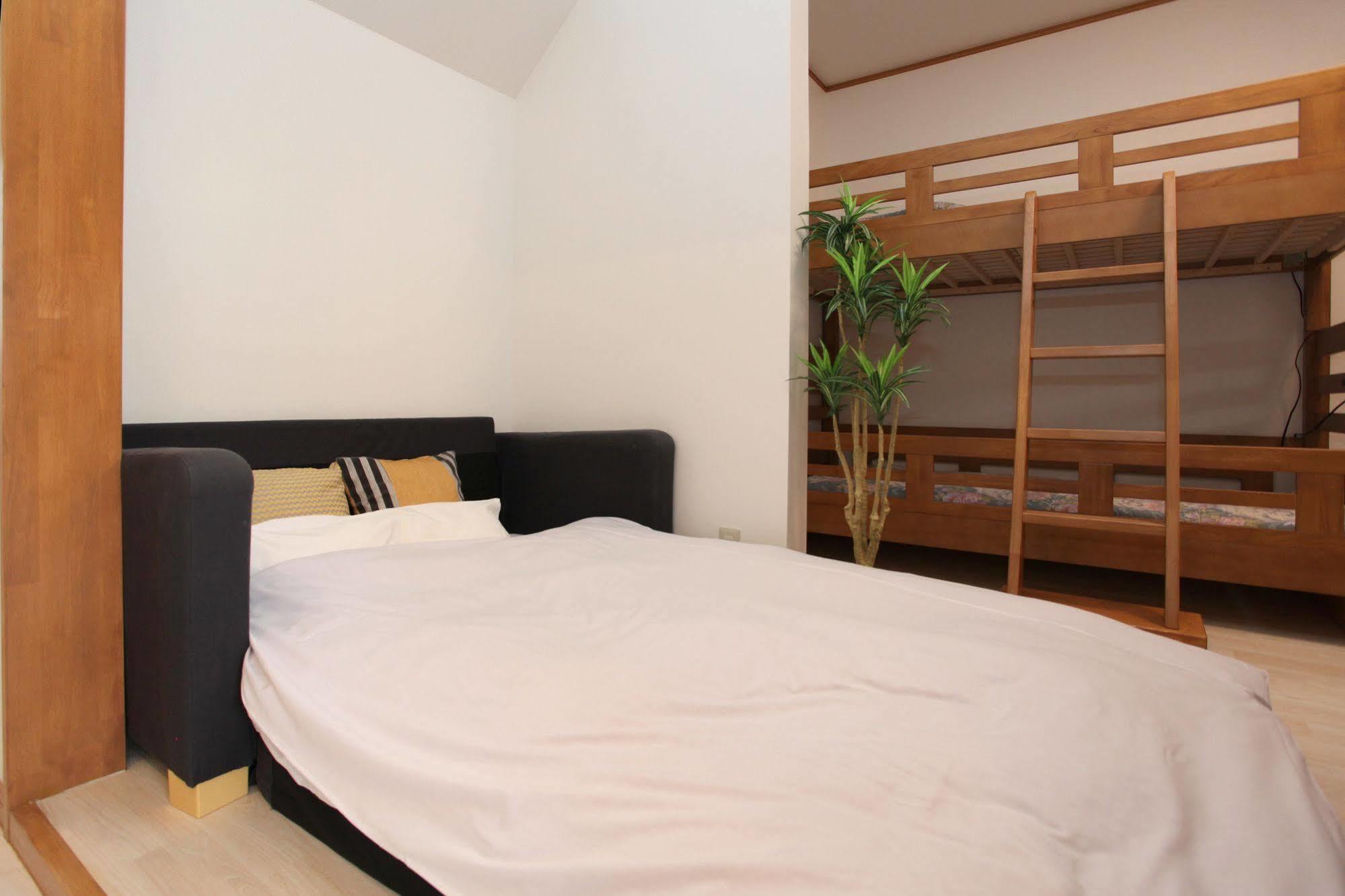 Fujiyama Base Bed & Breakfast Fujiyoshida Exterior photo